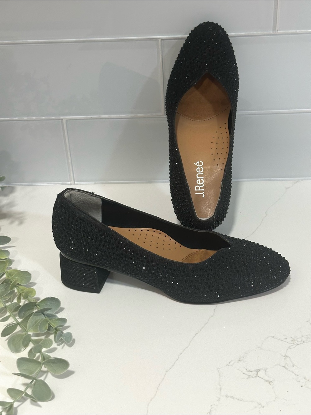 J. Renee Bielle Women's black Glitter Shoes Size 7M Almond Toe Pumps Memory Foam